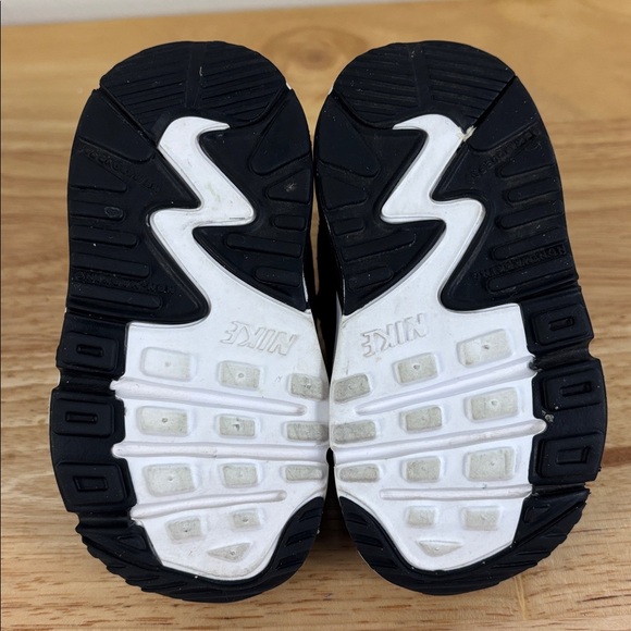 Nike Air Max 90 Leather TD 'Medium Olive Volt Green Infant Size 5 - Picture 8 of 10